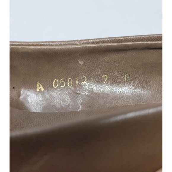 Vintage Spain Leather Kitten Heels 7M Brown 3D Bow Button Accent Secretary Geek - Picture 9 of 10